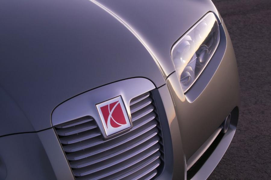 Детали экстерьера Saturn Curve Concept 2004 года  (фото 6 из 16)